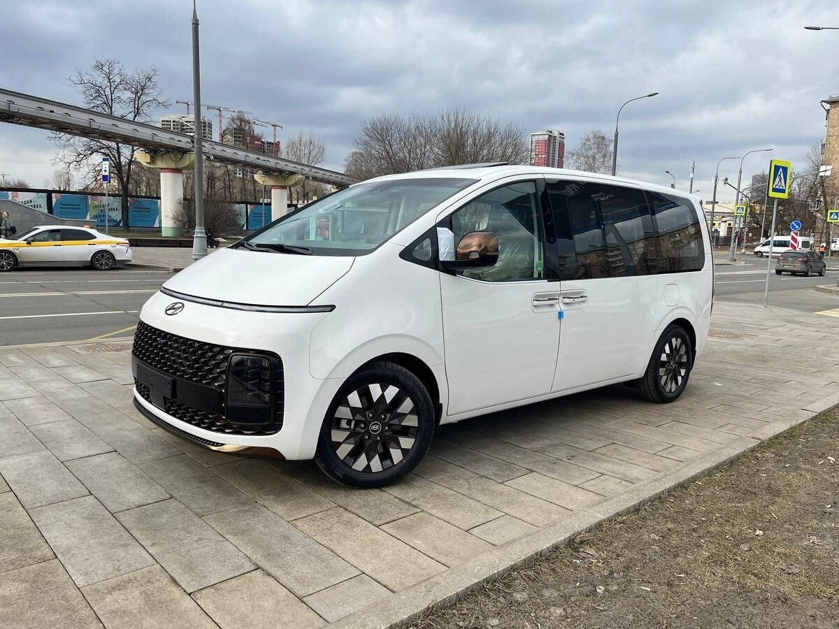 Hyundai Staria Lounge Camper