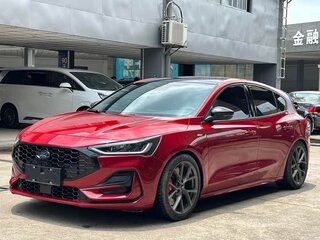2022 Ford Focus IV Рестайлинг, красный, 1540000 рублей, вид 1