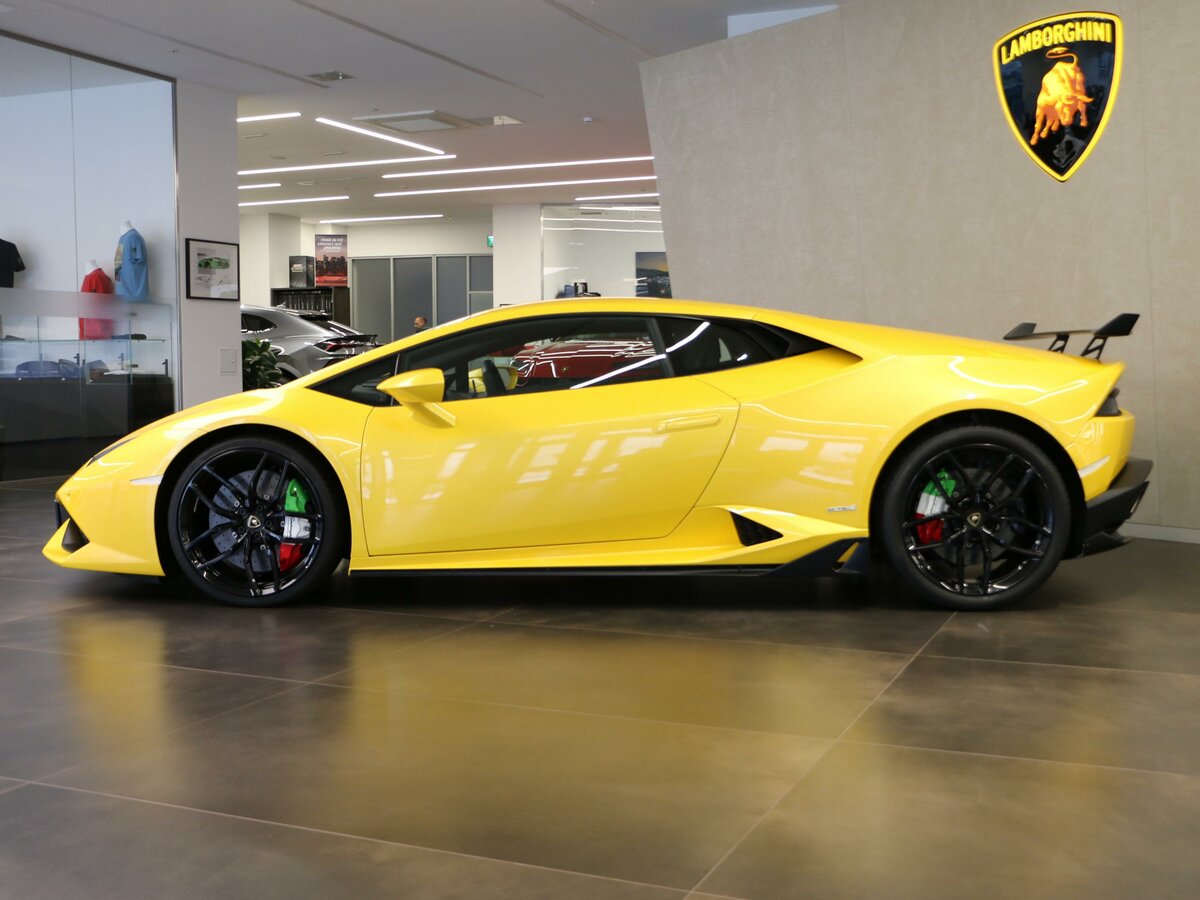 Lamborghini Huracan желтая