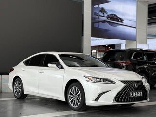 2022 Lexus ES 250 VII Рестайлинг, белый, 3490000 рублей, вид 1