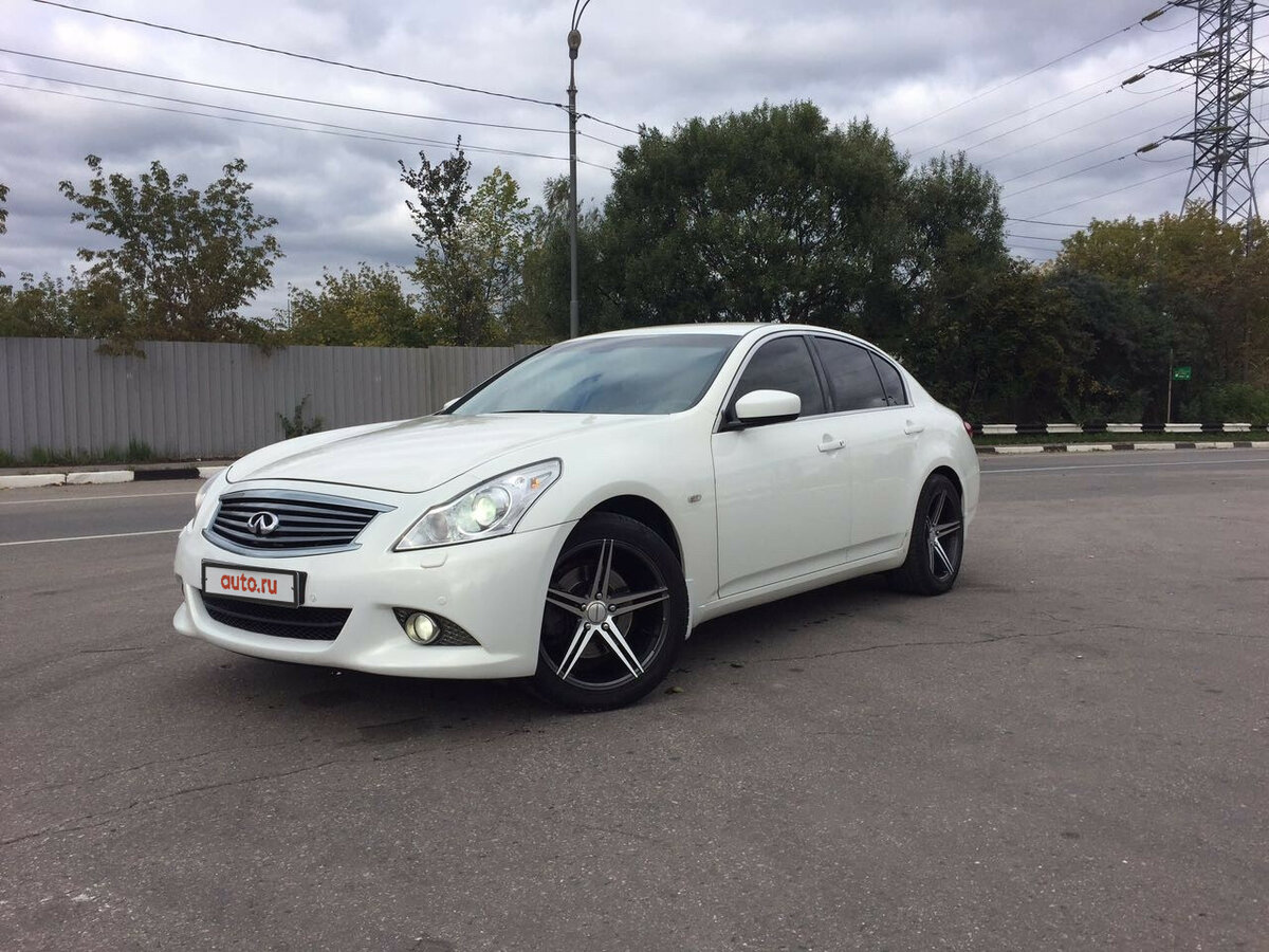 G37 золотистый