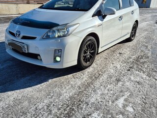 2011 Toyota Prius III Рестайлинг (XW30), белый, 1300000 рублей, вид 1