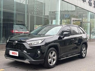 2022 Toyota RAV4 V (XA50), чёрный, 2300000 рублей, вид 1