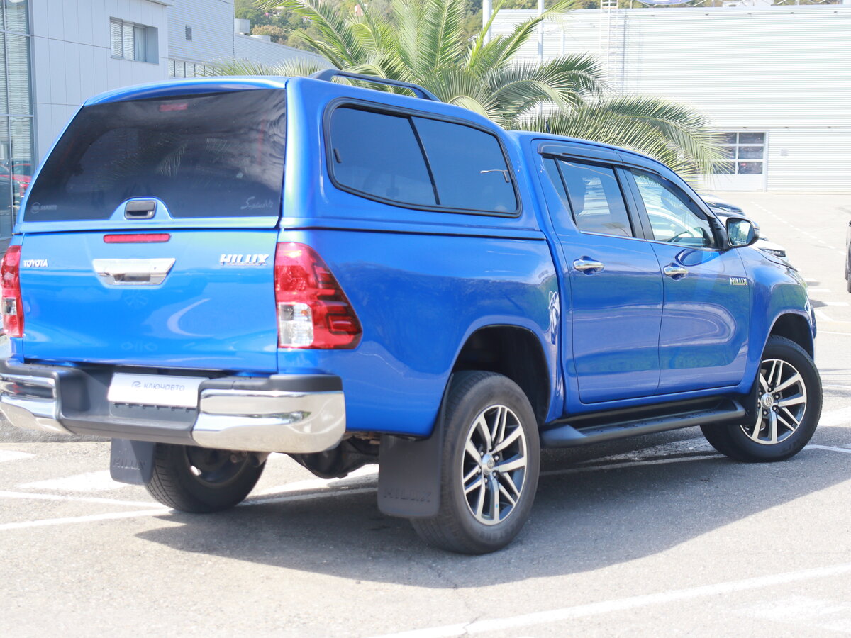 Тойота Хайлюкс спереди