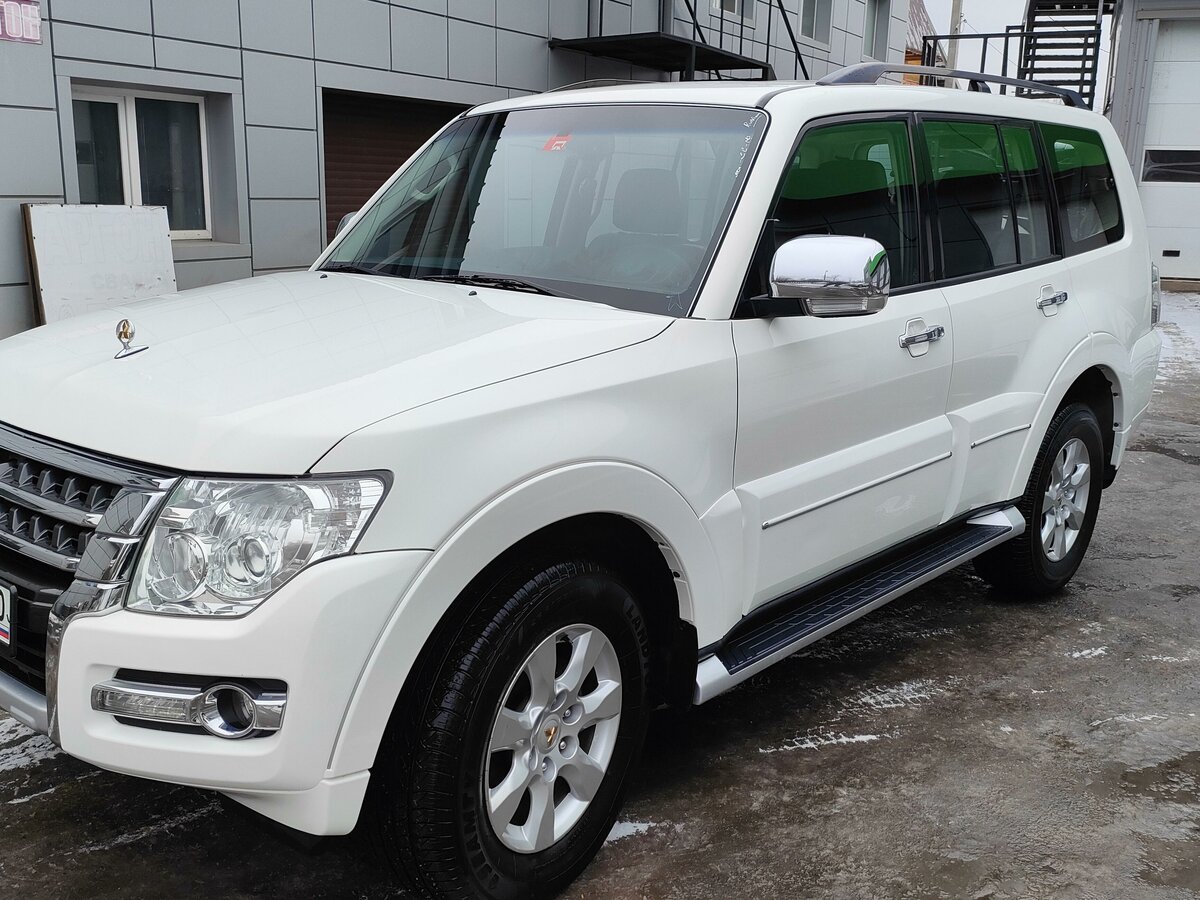Купить б/у Mitsubishi Pajero IV Рестайлинг 2 3.0 AT (178 л.с.) 4WD ...