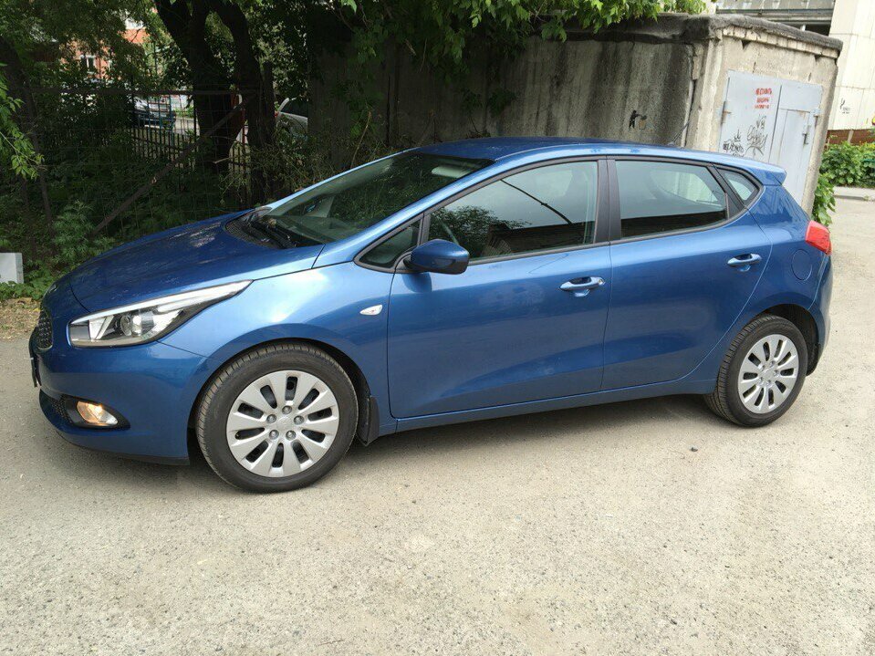 Купить б/у Kia Ceed II 1.6 AT (129 л.с.) бензин автомат в Москве: синий Киа Сид 