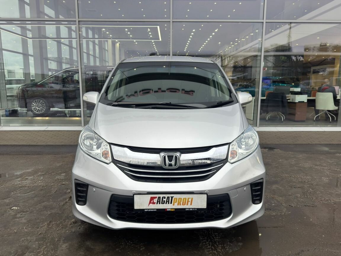Honda Freed Spike, 2014