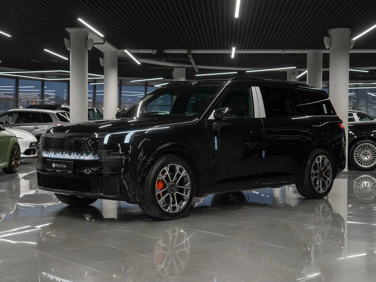 Lynk & Co 900