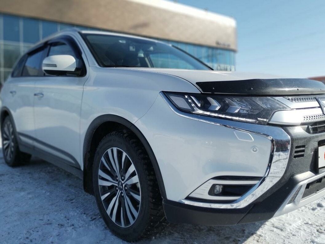 Купить б/у Mitsubishi Outlander III Рестайлинг 3 2.4 CVT (167 л.с.) 4WD ...