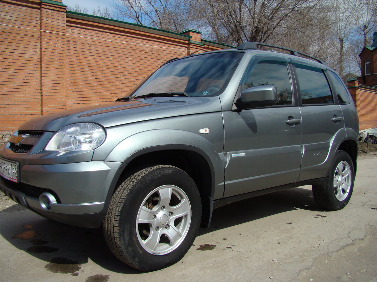 Купить б/у Chevrolet Niva I Рестайлинг 1.7 MT (80 л.с.) 4WD бензин механика в Са