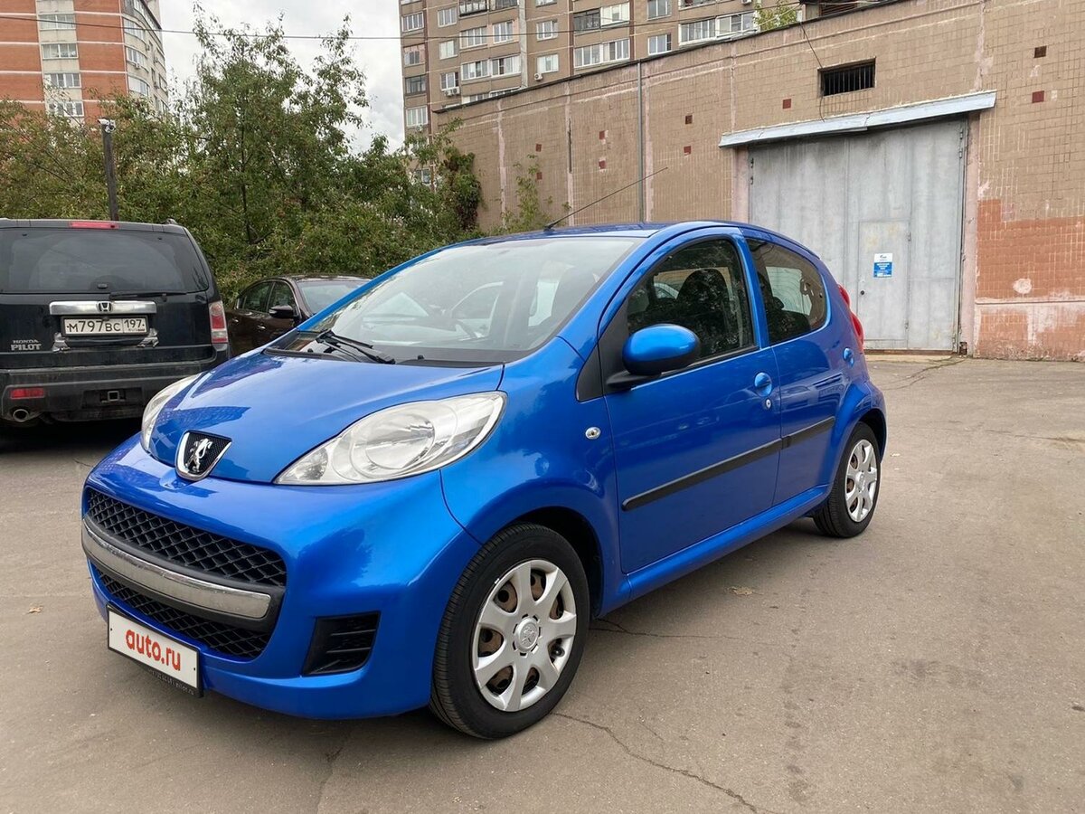 Купить б/у Peugeot 107 I Рестайлинг 1.0 AMT (68 л.с.) бензин робот в ...