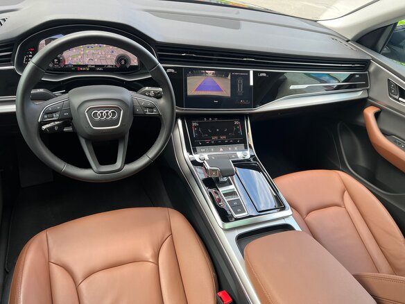 Купить б/у Audi Q8 I (4M) 55 TFSI 3.0 AT (340 л.с.) 4WD бензин автомат ...