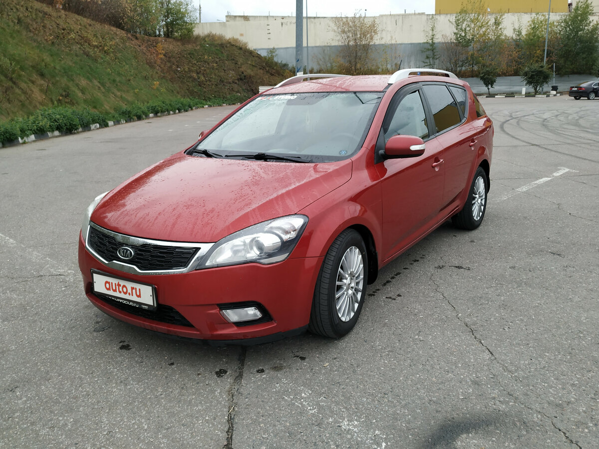 Красный Kia Ceed 2011