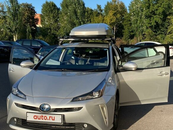 2020 Toyota Prius IV Рестайлинг (XW50), серый, 2370000 рублей