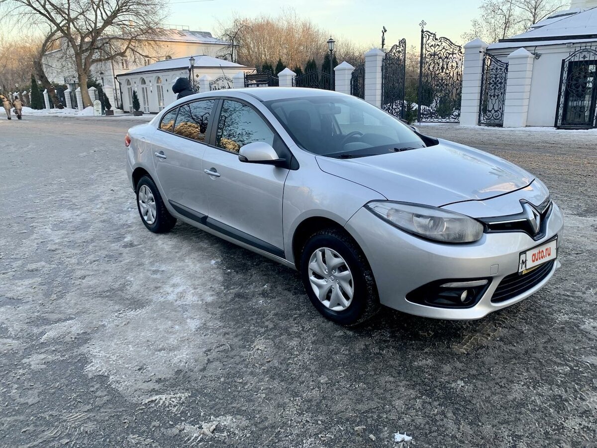 Фотогалерея Renault Fluence: экстерьер и интерьер в деталях