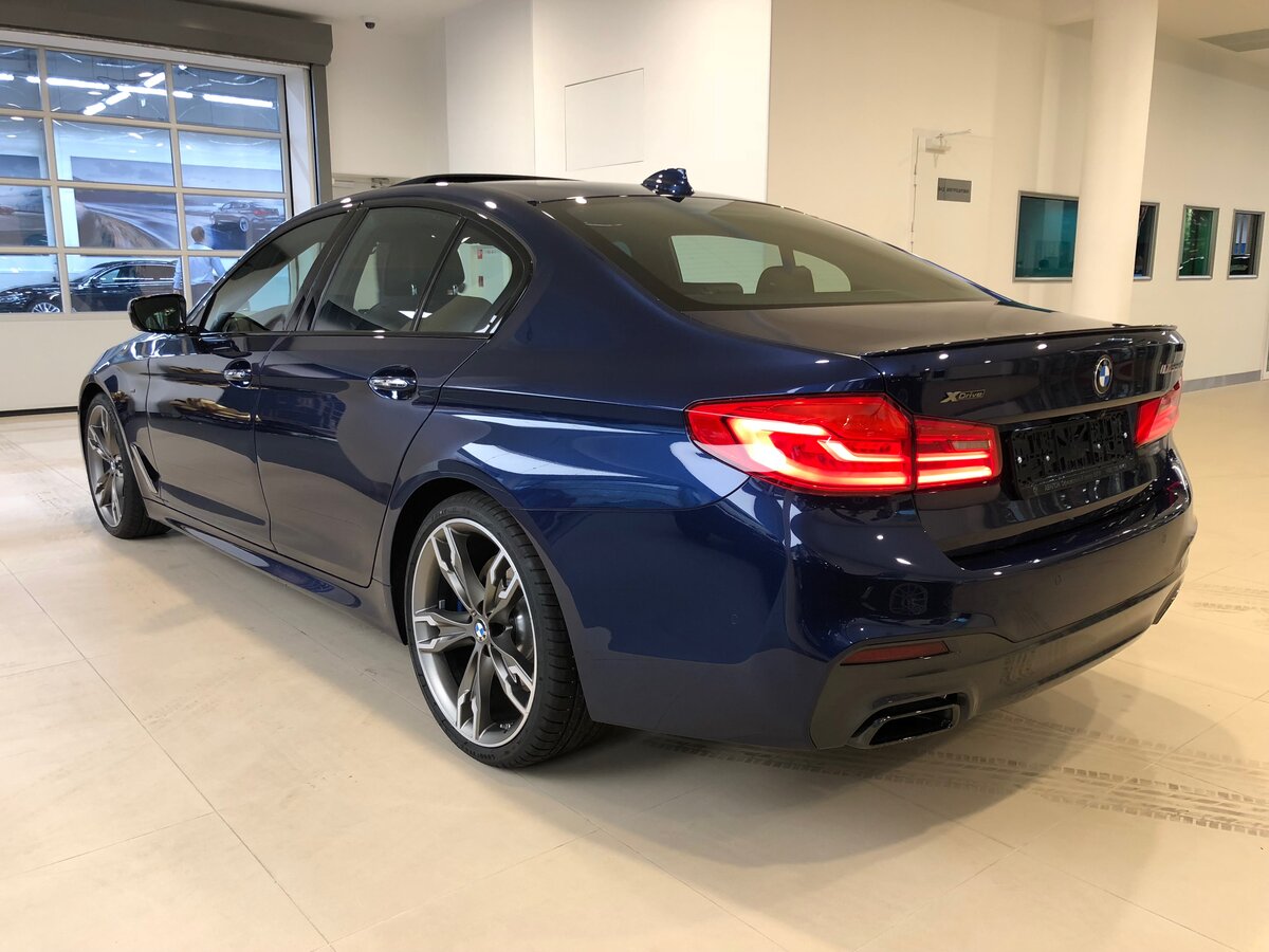 BMW 550i 2020 салон