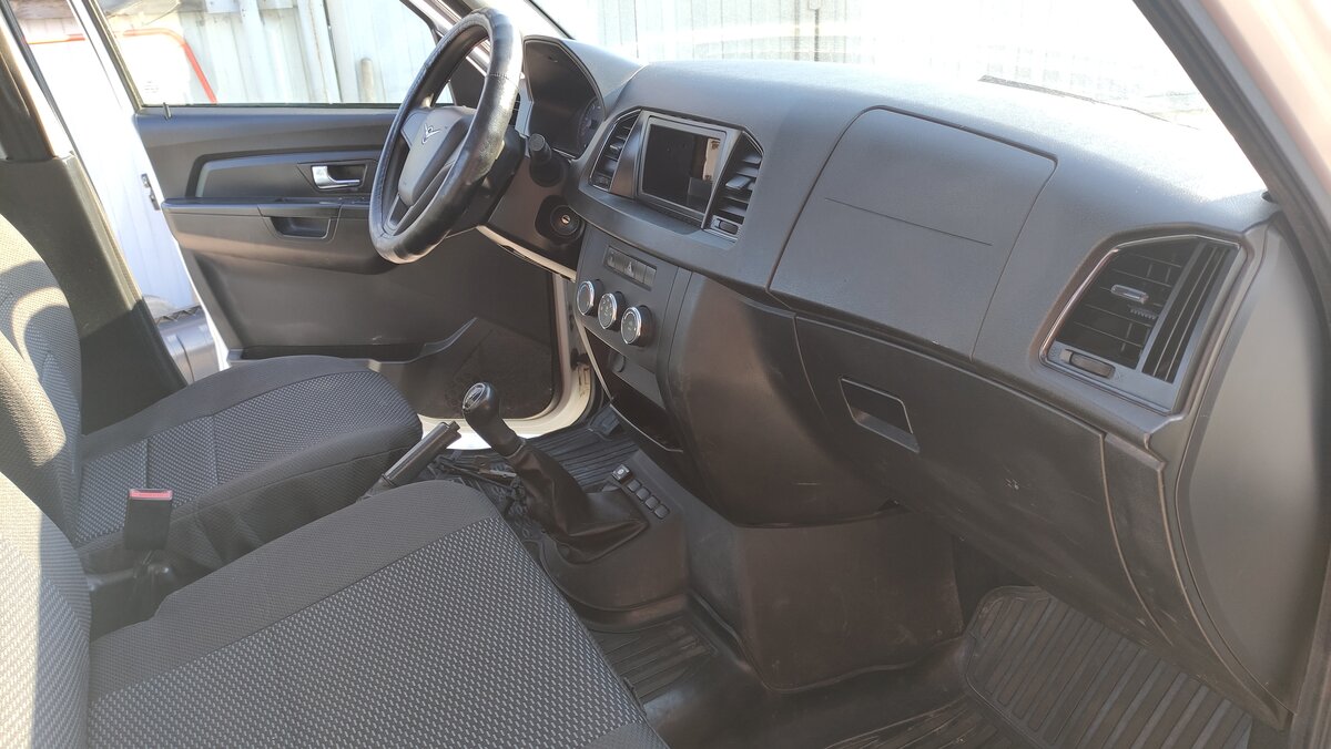 Купить б/у УАЗ Профи бензин-газ механика в Барнауле: белый тент 2017 ...