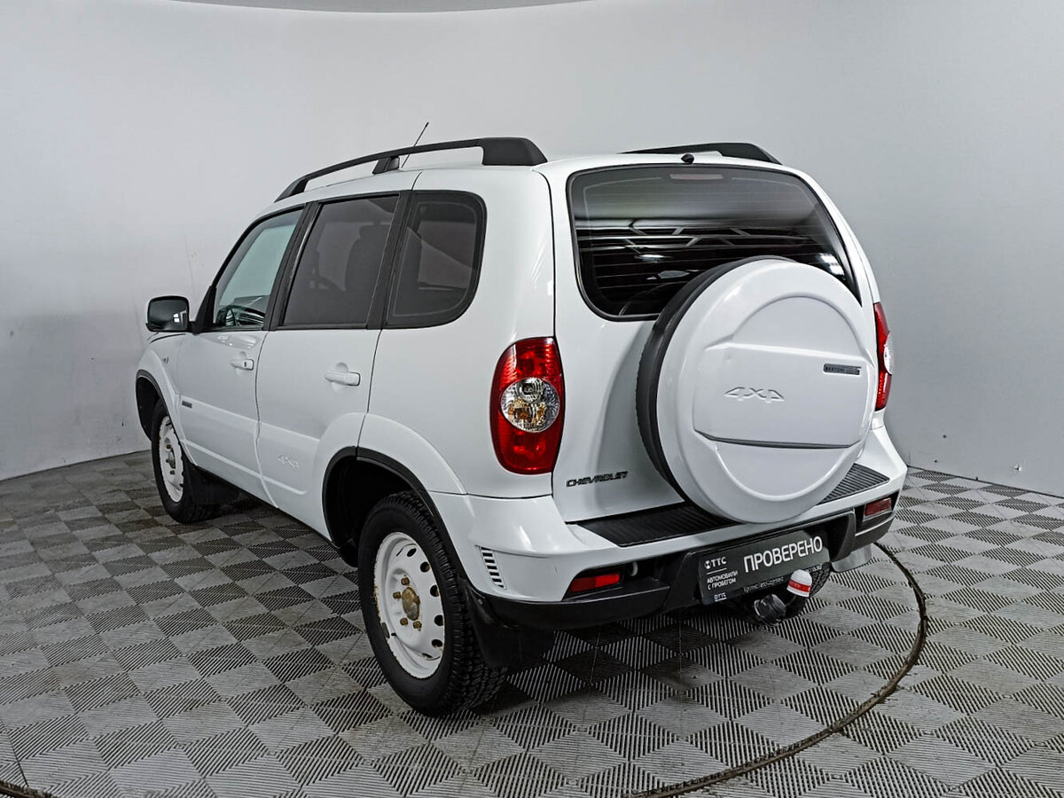 Купить б/у Chevrolet Niva I Рестайлинг 1.7 MT (80 л.с.) 4WD бензин механика в Ул