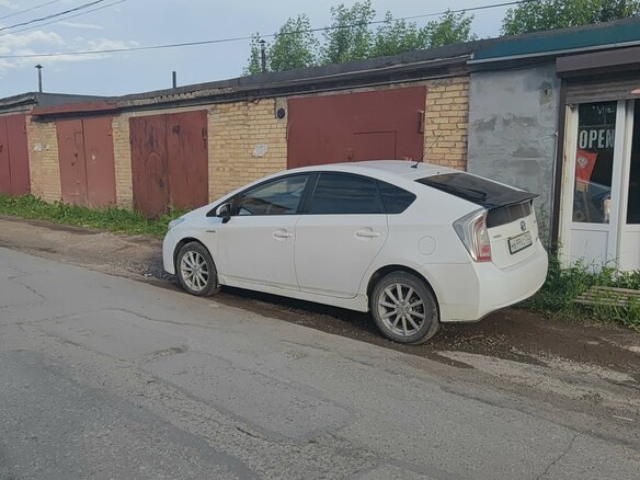 2013 Toyota Prius III Рестайлинг (XW30), белый, 1450000 рублей - вид 5