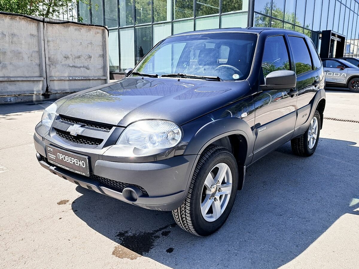 Купить б/у Chevrolet Niva I Рестайлинг 1.7 MT (80 л.с.) 4WD бензин ...