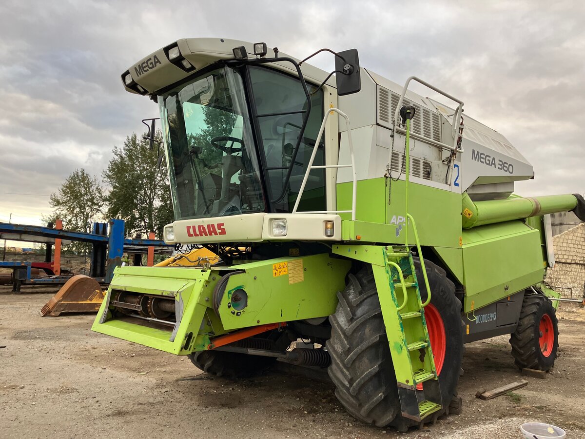 Купить б/у Claas MEGA в Полтавской: зелёный комбайн 2004 года по цене 6 ...