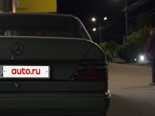 1991 Mercedes-Benz W124 300, зелёный, 720000 рублей, вид 4