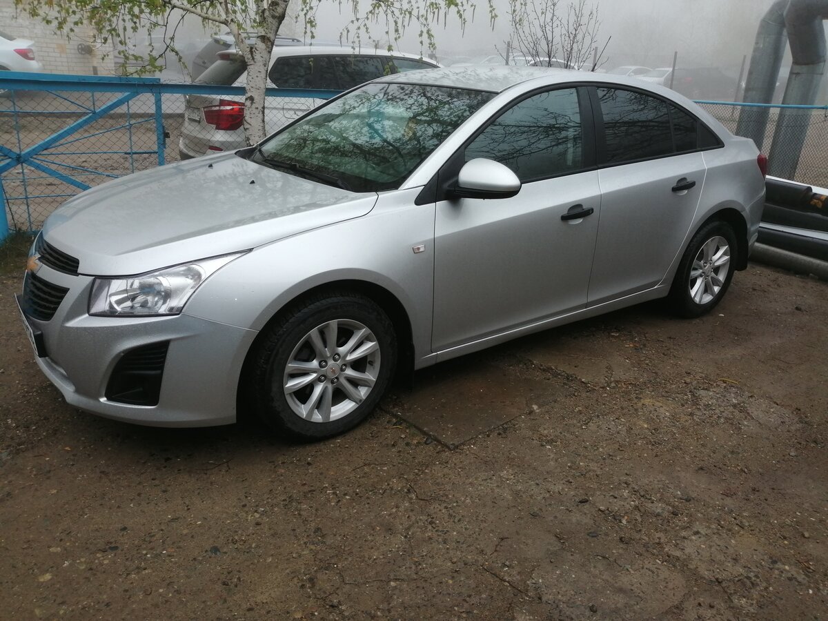 Chevrolet Cruze 2013 седан серебро