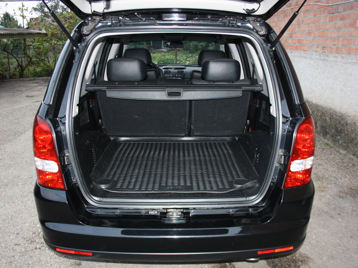 SSANGYONG С большим багажником