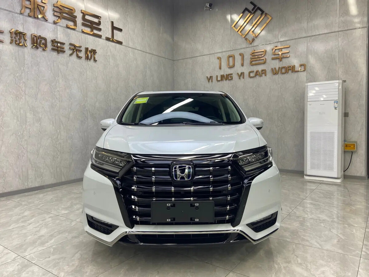Купить б/у Honda Elysion (China Market) II Рестайлинг 2 2.0hyb CVT (215 ...