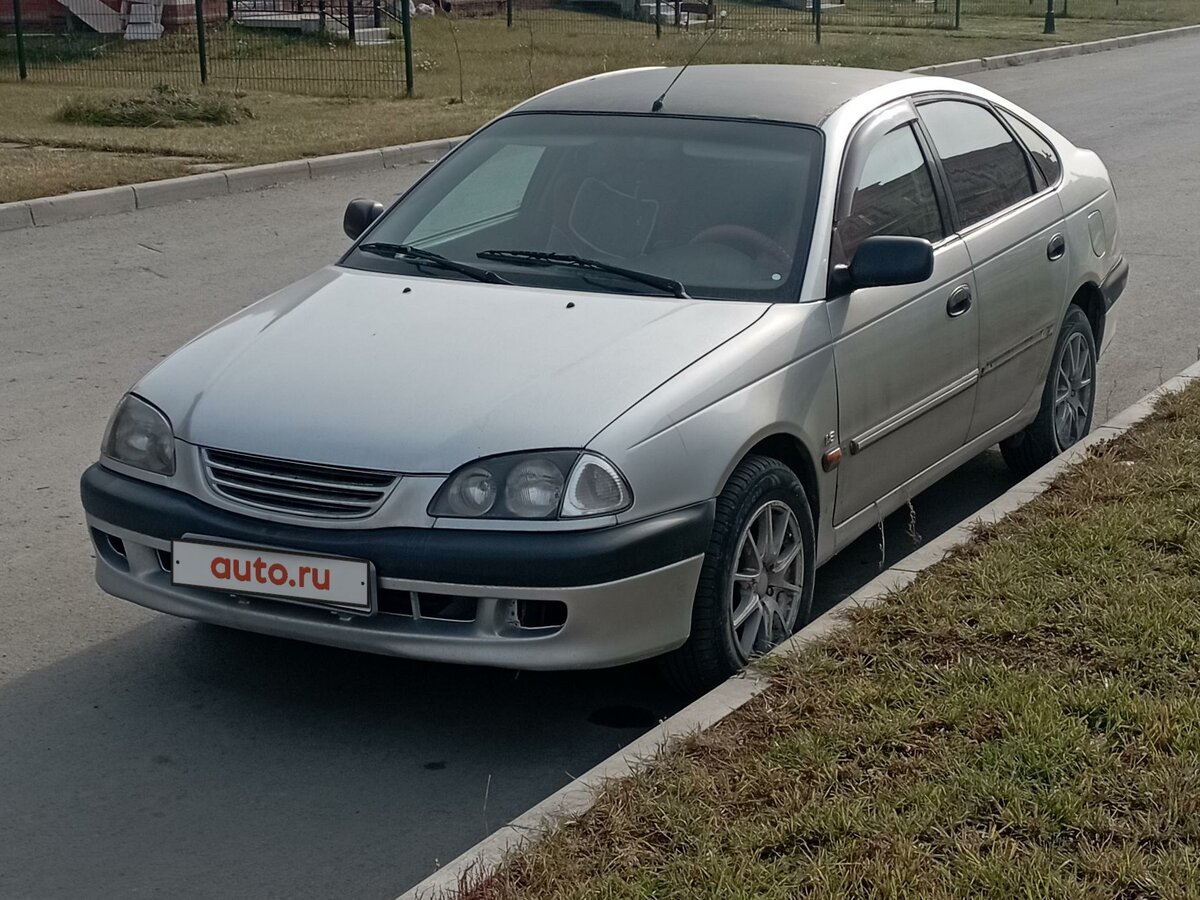 Тойота авенсис лифтбэк