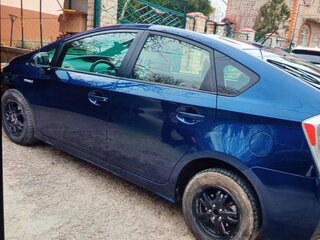 2012 Toyota Prius III Рестайлинг (XW30), синий, 900000 рублей, вид 1