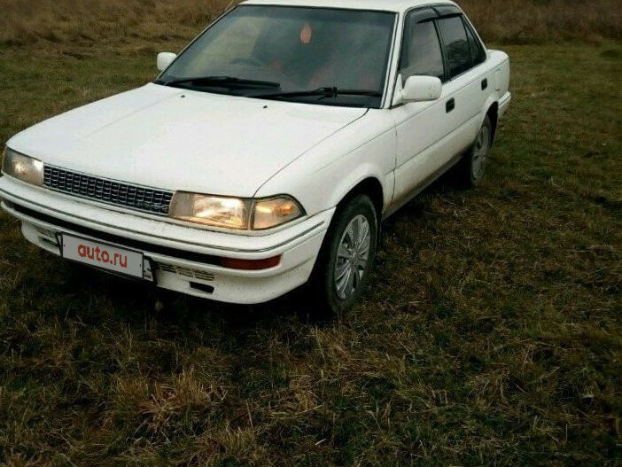 Тойота Королла е90 1990