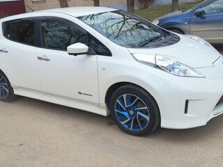 2016 Nissan Leaf 30kWh I (ZE0/AZE0), белый, 1100000 рублей, вид 3