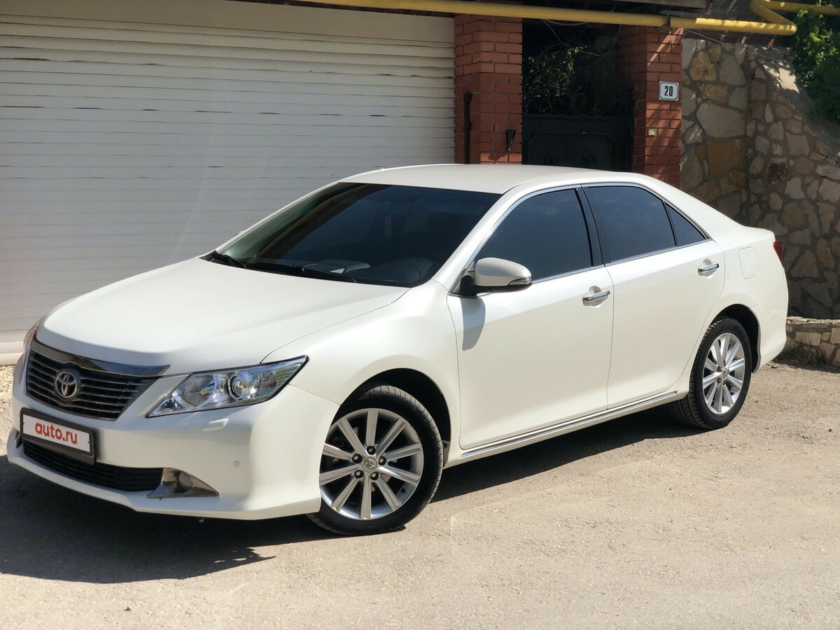 Toyota Camry 55 белый перламутр