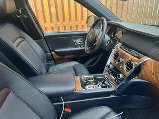 2019 Rolls-Royce Cullinan I (Series I), чёрный, 33000000 рублей, вид 2