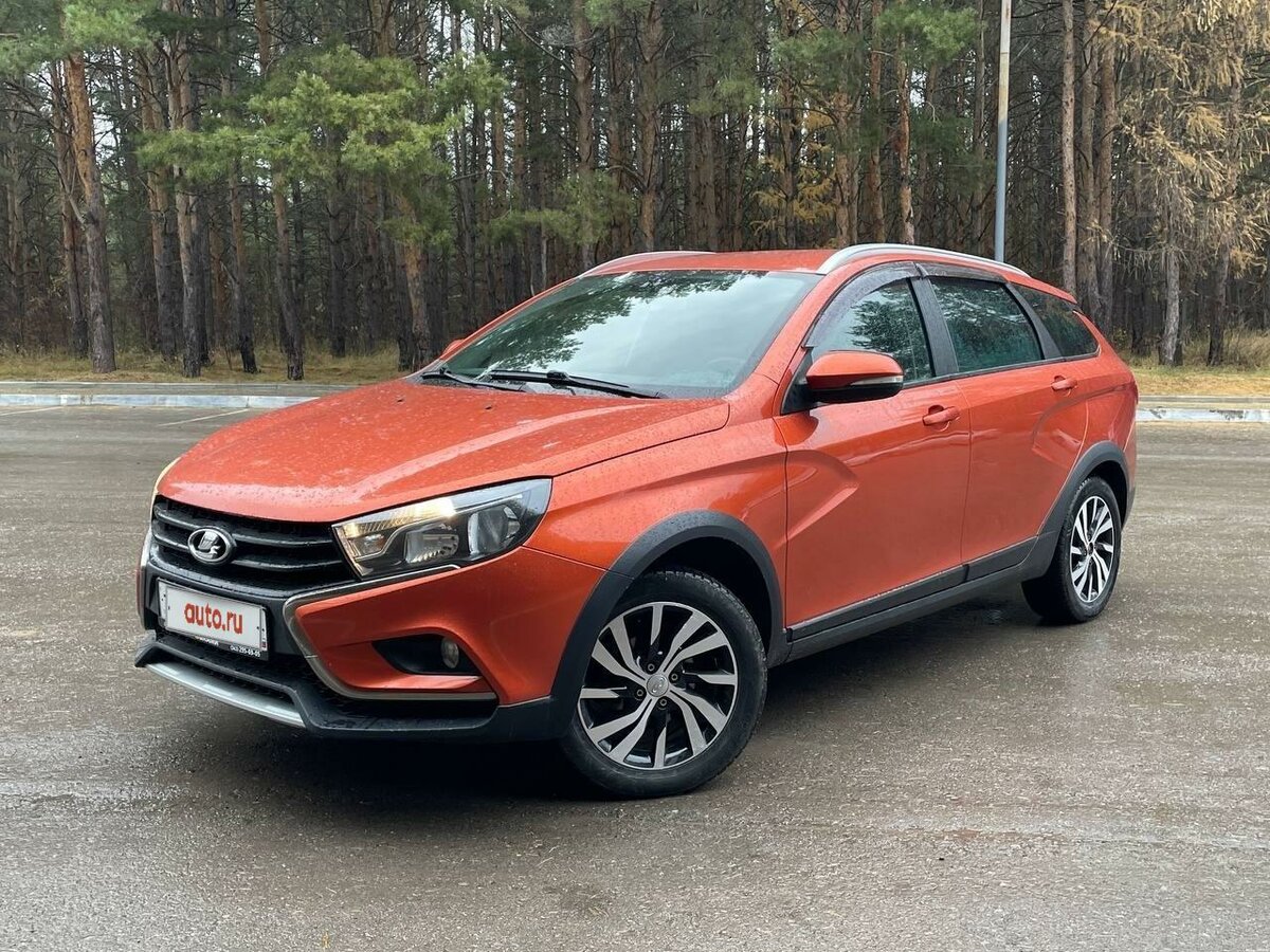 Веста Кросс сзади