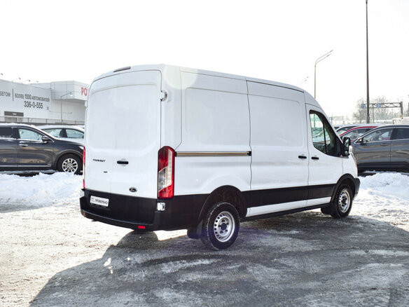 Купить б/у Ford Transit Connect бензин механика в Москве: серебристый цельномета