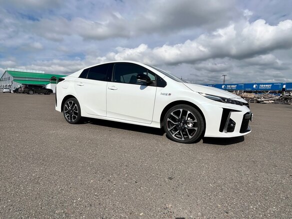 2018 Toyota Prius IV Рестайлинг (XW50), белый, 2350000 рублей - вид 25