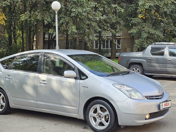 2006 Toyota Prius II Рестайлинг (XW20), серый, 698000 рублей - вид 1