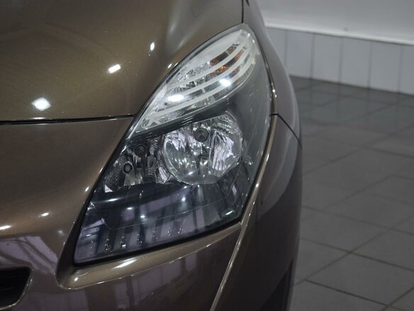 2010 Renault Scenic III, коричневый - вид 9