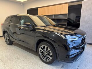 2025 Toyota Highlander IV (XU70), чёрный, 5990000 рублей, вид 3