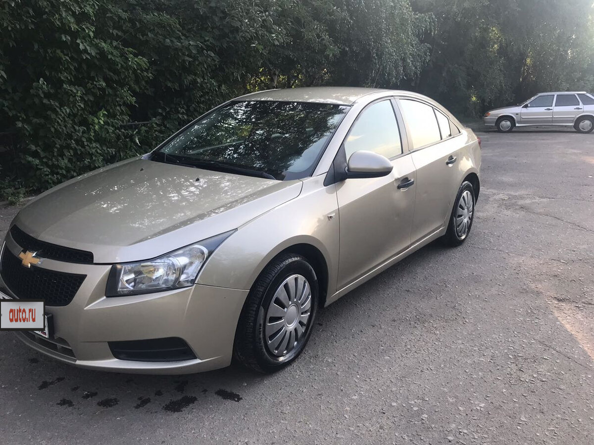 Chevrolet Cruze 2011 золотистый