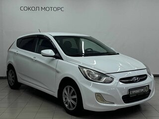 2013 Hyundai Solaris I, белый, 529900 рублей, вид 1