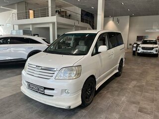 2002 Toyota Noah I (R60), белый, 579000 рублей, вид 1