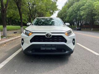 2020 Toyota RAV4 V (XA50), белый, 3400040 рублей, вид 1