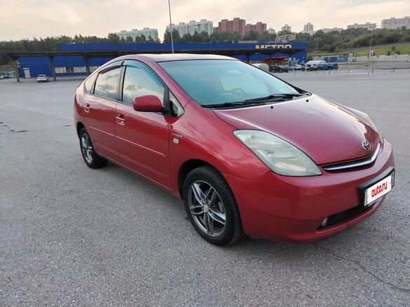 2009 Toyota Prius II Рестайлинг (XW20), красный, 920000 рублей - вид 1