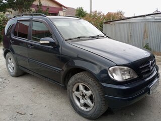 1998 Mercedes-Benz M-Класс 230 I (W163), синий, 500000 рублей, вид 1