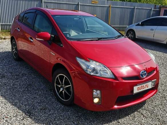 2010 Toyota Prius III (XW30), красный, 1100000 рублей - вид 1