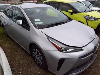 2019 Toyota Prius IV Рестайлинг (XW50), серебристый, 1567000 рублей, вид 1