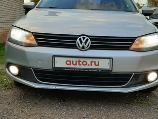 2013 Volkswagen Jetta VI, серебристый, 730000 рублей, вид 1